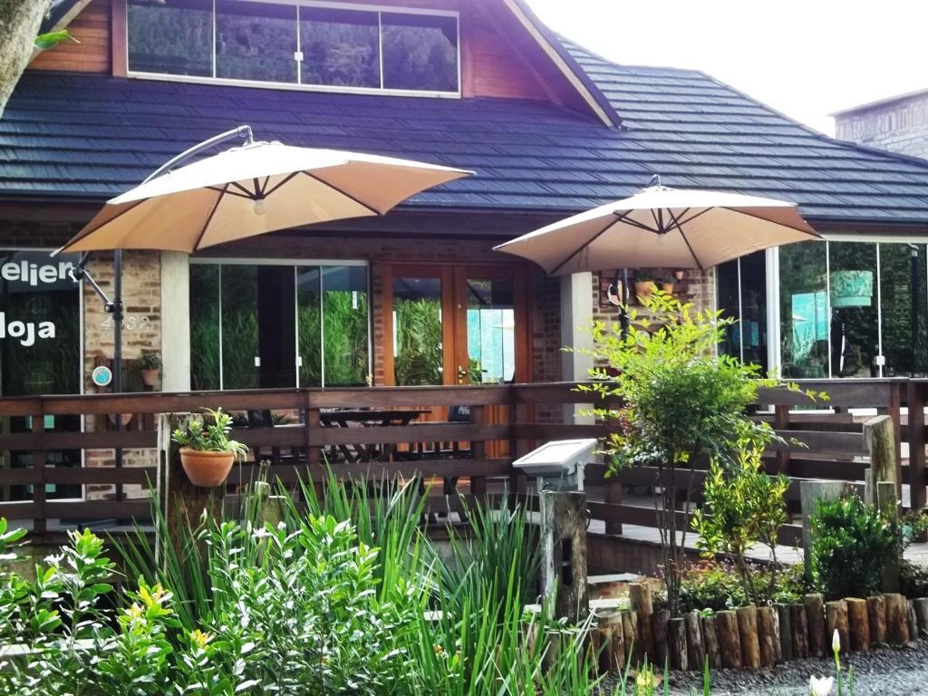 Bina'S Haus Pousada, Cafeteria E Atelier ノーヴァ・ペトローポリス エクステリア 写真